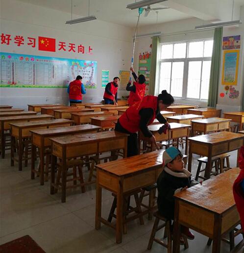 “践行十九大，爱心在行动”——铁路运输处公益家庭成员走进临山小学